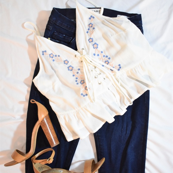 Promesa Tops - Promesa Crop Tank Top Flower Detail